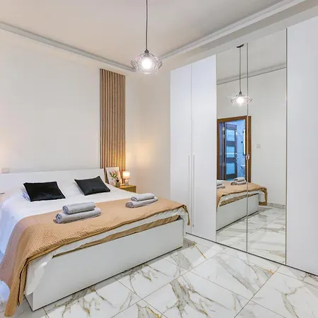 Διαμέρισμα 3 Bedrooms Flat *